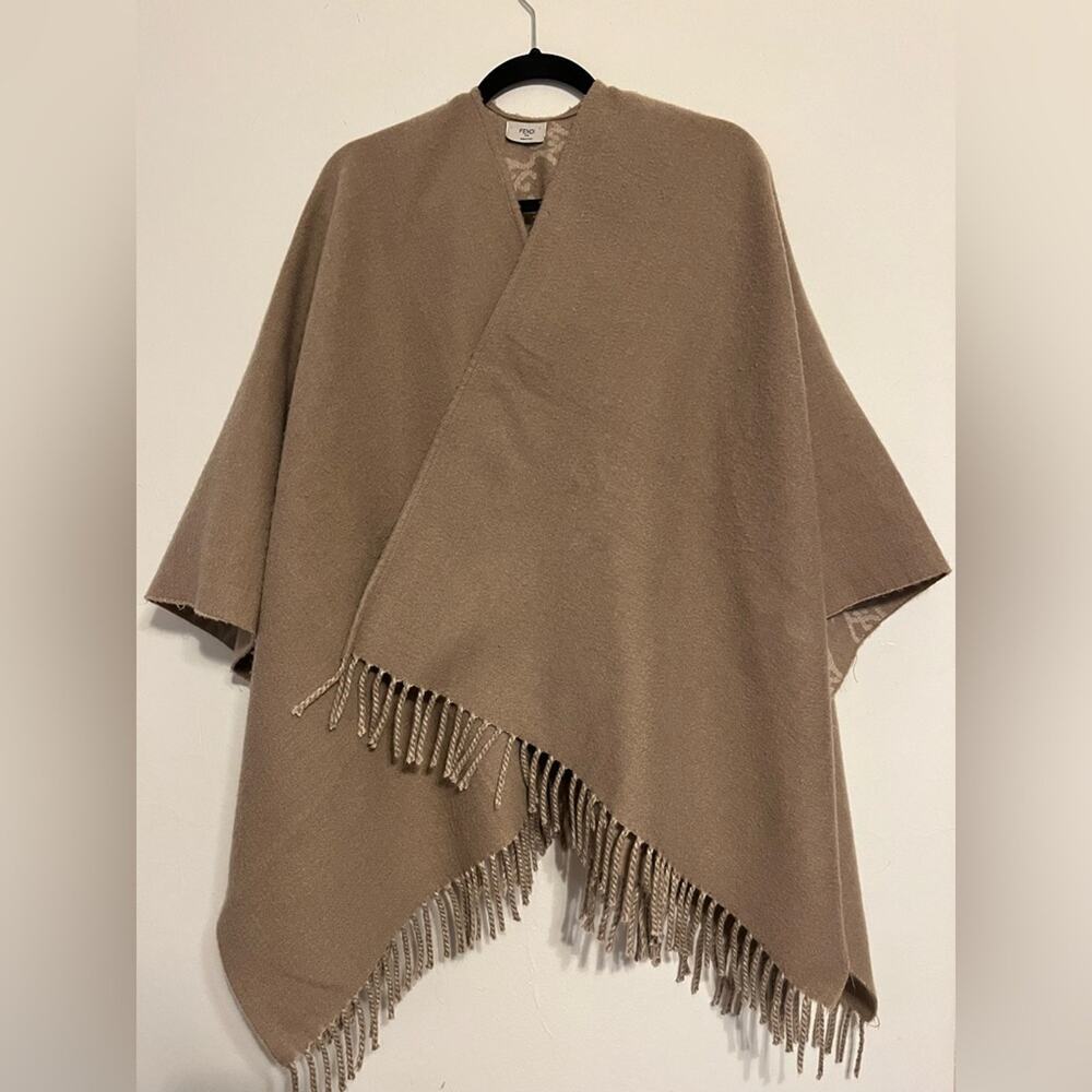 Fendi Reversible FF logo Shawl Cape Tan with Fringe wool Cashmere Blend Poncho - Picture 5 of 10